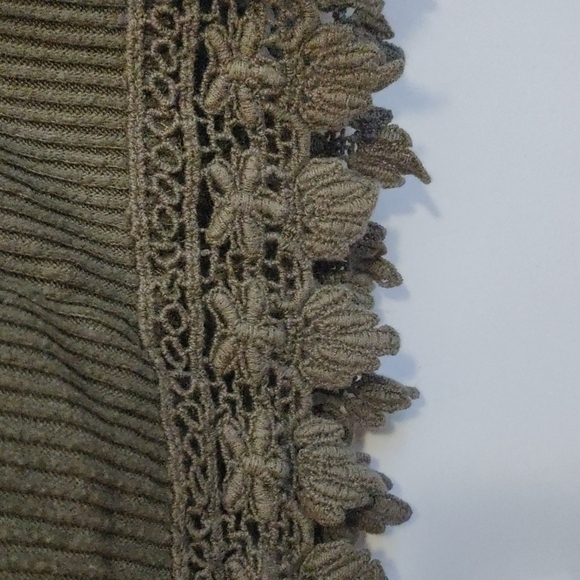 Cloud Chaser olive green top size 3X fringe detail at bottom long sleeve - Picture 3 of 6